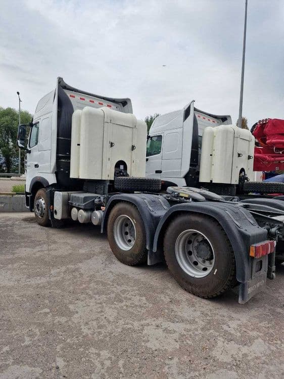 Седельный тягач Sinotruk Howo-T7H 6x4 CNG в НАЛИЧИИ — 2