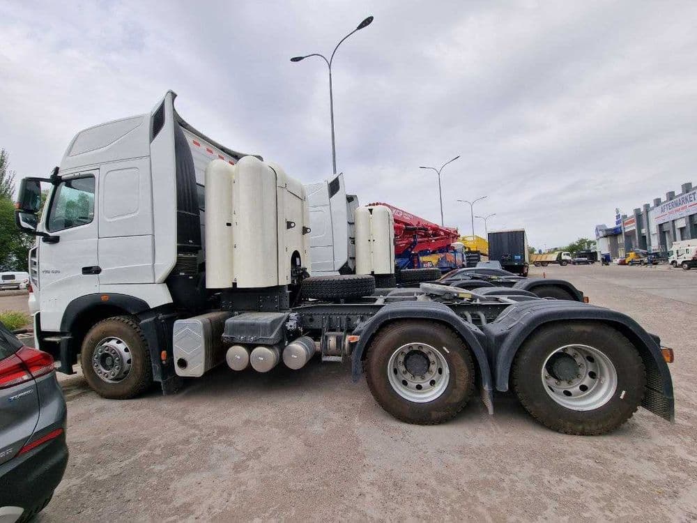 Седельный тягач Sinotruk Howo-T7H 6x4 CNG в НАЛИЧИИ — 3