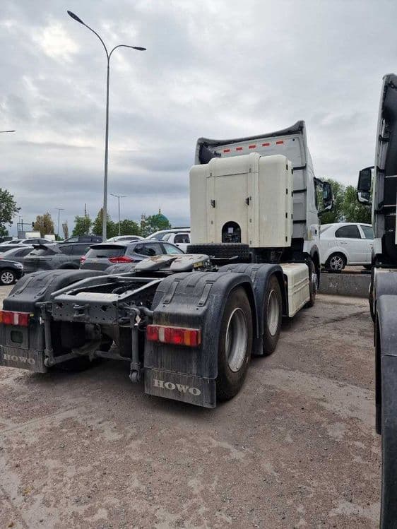 Седельный тягач Sinotruk Howo-T7H 6x4 CNG в НАЛИЧИИ — 4