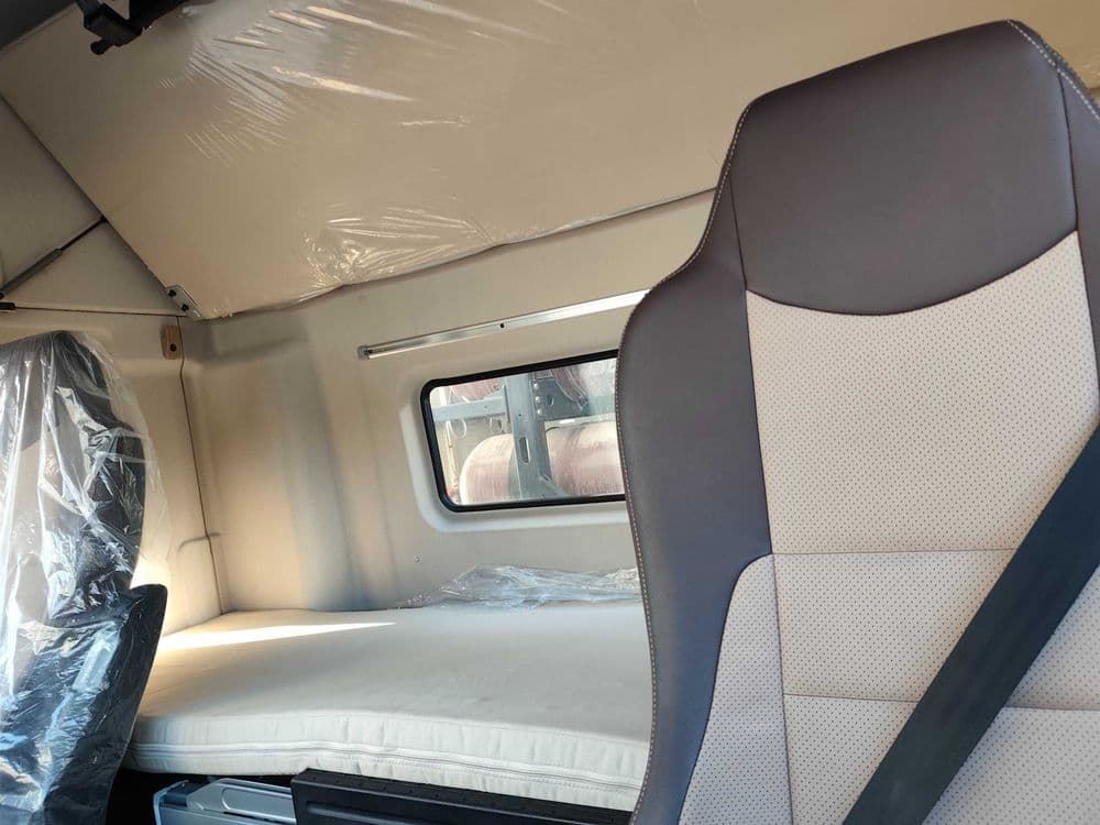 В наличии! Седельный тягач FAW JH6 4x2 CNG (на метане) — 3