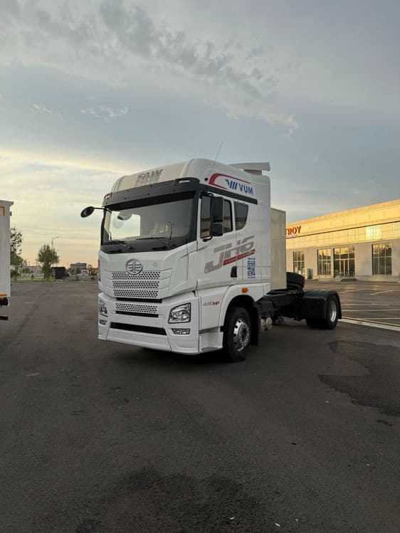 Тягач FAW JH6 (cng) — 2