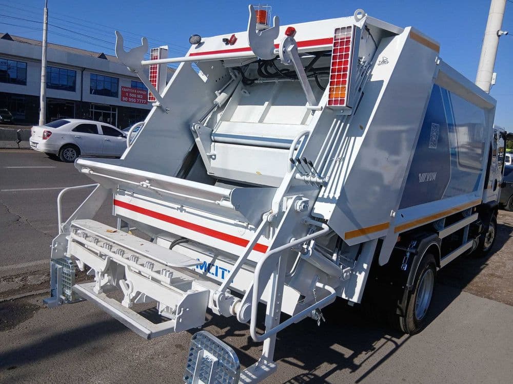 Мусоровоз FAW Tiger V 4х2  8,5+1м³. — 4
