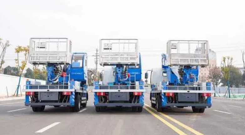 ISUZU HOWO FAW 28-31 метр Автовышка — 2