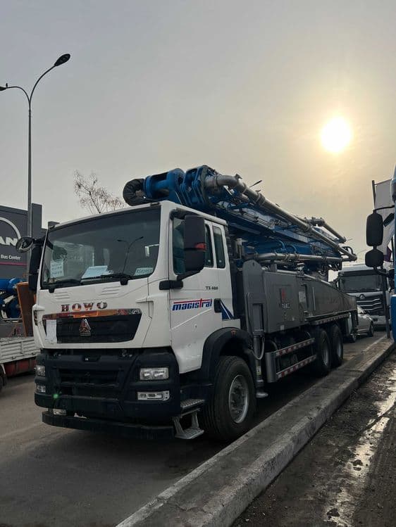 Автобетононасос марки JIUHE JH52 на шасси HOWO TX (52 метр) — 2