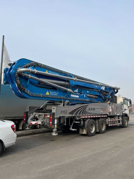 Автобетононасос марки JIUHE JH52 на шасси HOWO TX (52 метр) — 3