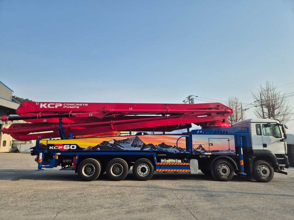 Автобетононасос KCP 60 метров на шасси HOWO SITRAK 10х4 — 2