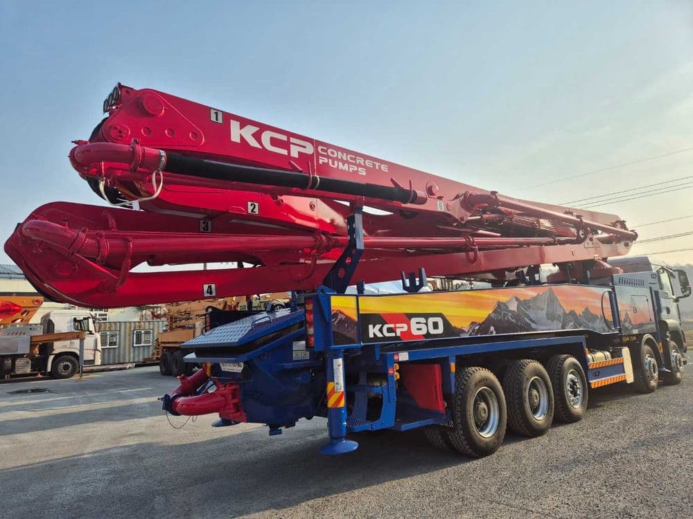 Автобетононасос KCP 60 метров на шасси HOWO SITRAK 10х4 — 3