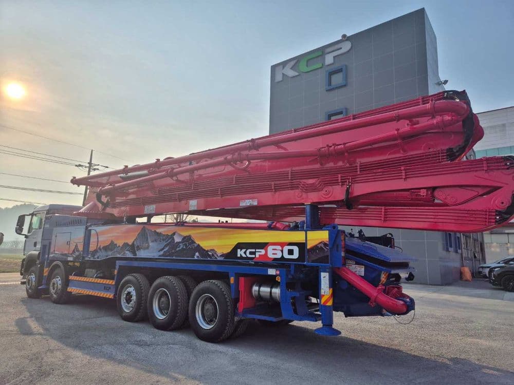 Автобетононасос KCP 60 метров на шасси HOWO SITRAK 10х4 — 5