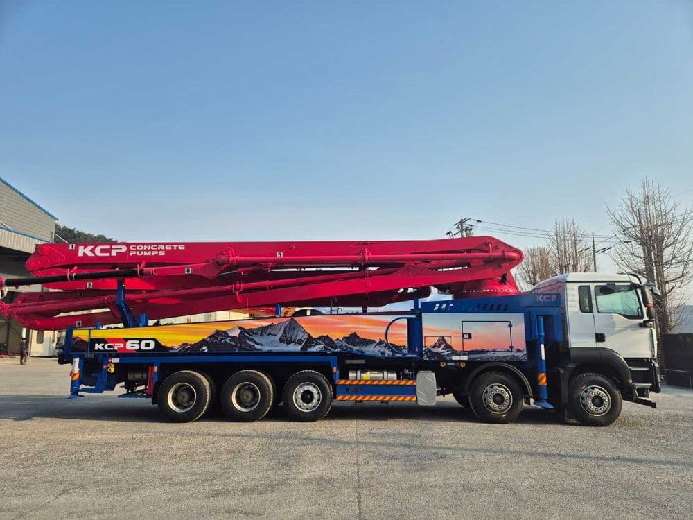 Автобетононасос KCP 60 метров на шасси HOWO SITRAK 10х4 — 7