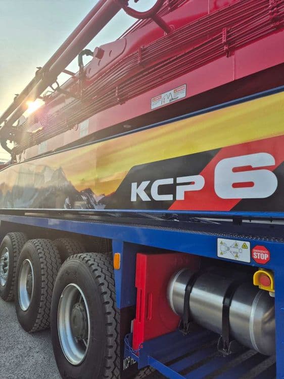 Автобетононасос KCP 60 метров на шасси HOWO SITRAK 10х4 — 8