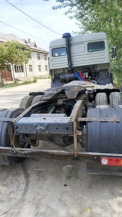 КамАЗ 2000 йил тягач сотилади нархи 13000 & нолдан терилган док гба