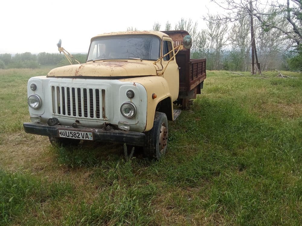 Gaz 52 furgon sotiladi — 2