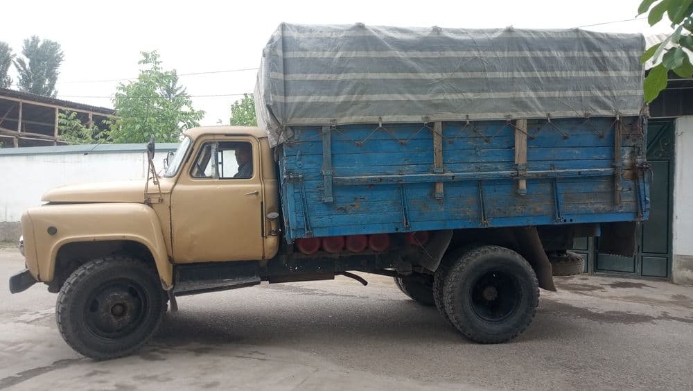 Газ 53 Бортовой
Газ балон 5 талик
Балонлари холати яхши 
Рамалари буту — 4