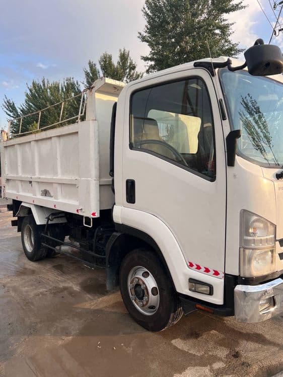 ISUZU Самосвал — 2