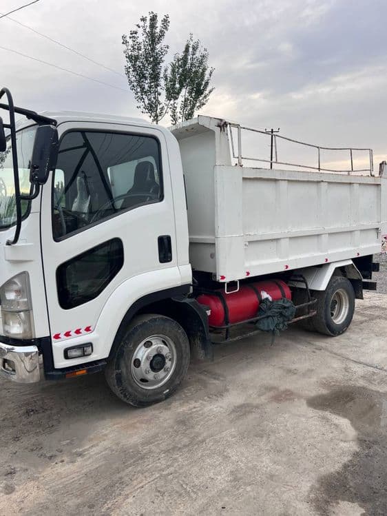ISUZU Самосвал — 4