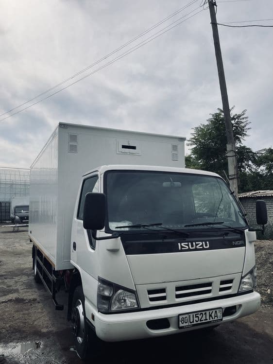 Isuzu turbo 2013 — 1