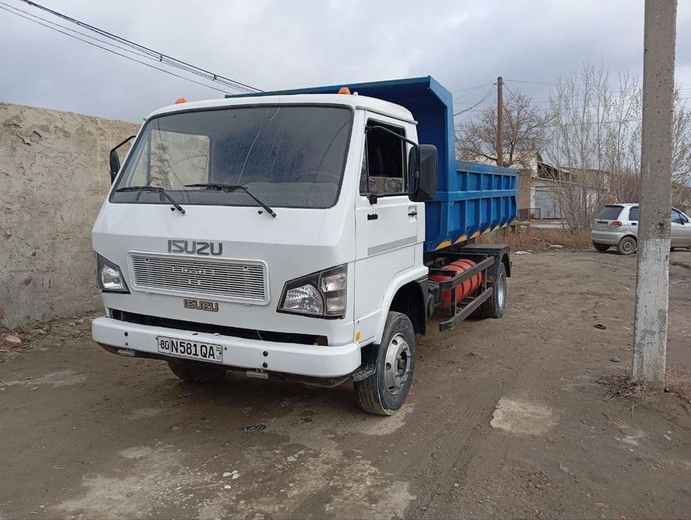 Isuzu samosval 2003 — 1