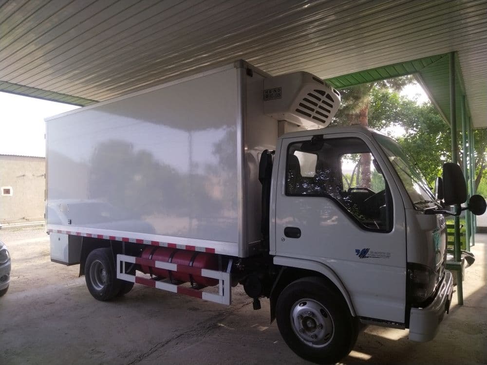 Isuzu 5 tonnalik refrijator  holati idial gaz metan 2 ta 150 talik
