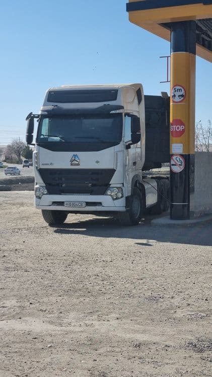 HOWO A7 Road start pritsep 2023yil Tyagach 2023yil pritsep km190.000 — 2