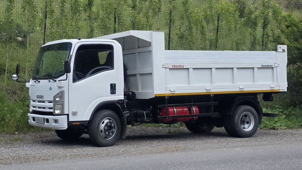 Автомобиль ISUZU — 1