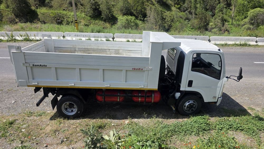 Автомобиль ISUZU — 3