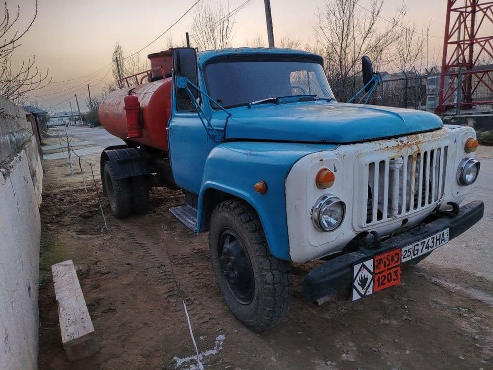 Gaz 53 benzavoz. — 2
