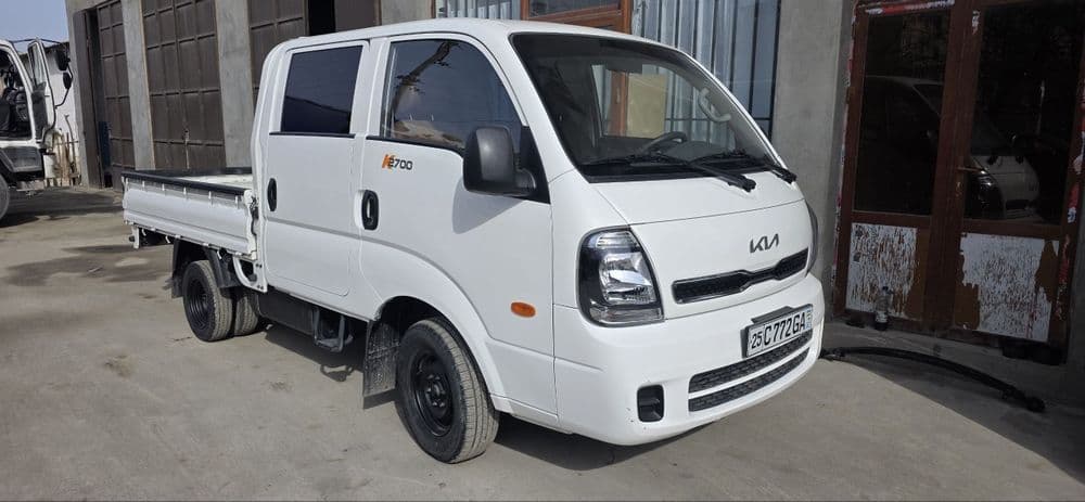 KIA BONGO sotiladi yuk bortli. 2023-yil — 2