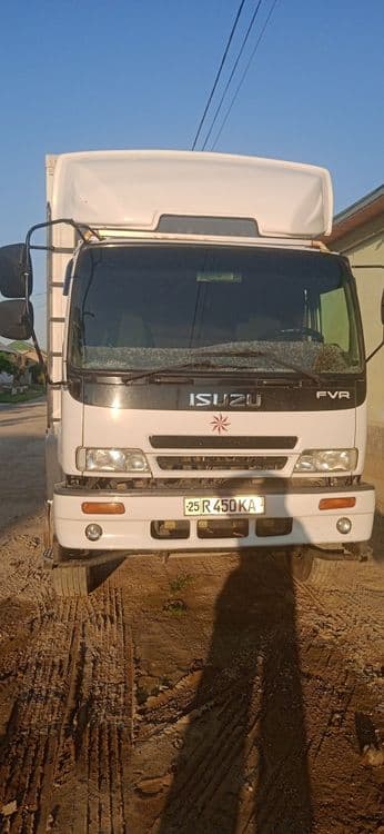 Isuzu FVR 33 Furgon — 1