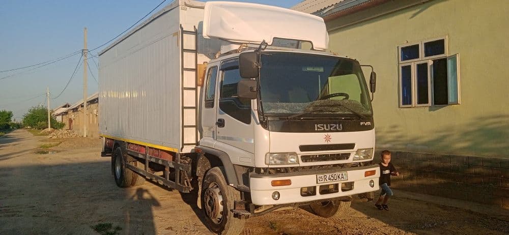 Isuzu FVR 33 Furgon — 5