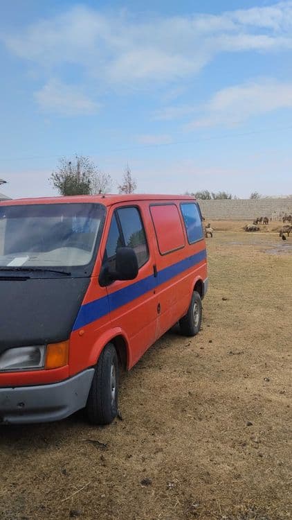 Ford 1995 йил юк фургон — 1