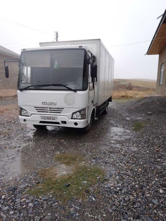 model:isuzu furgon — 1