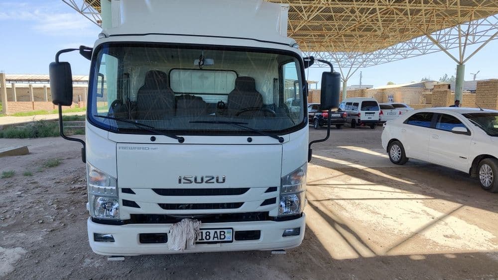 Isuzu furgon 2023 noyabr — 1