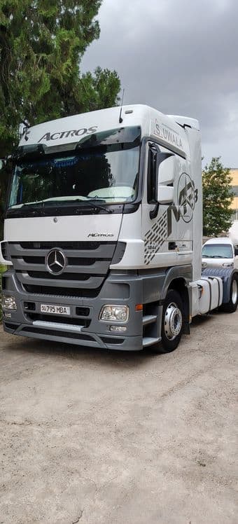 Mercedes Benz actors — 4