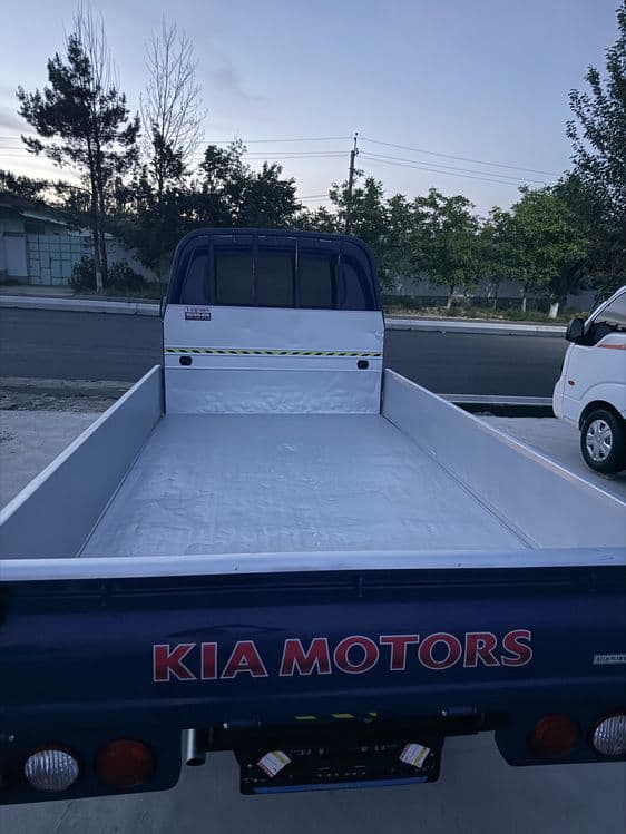 sotiladi kia bongo 1.2 ton  2012 yil — 5