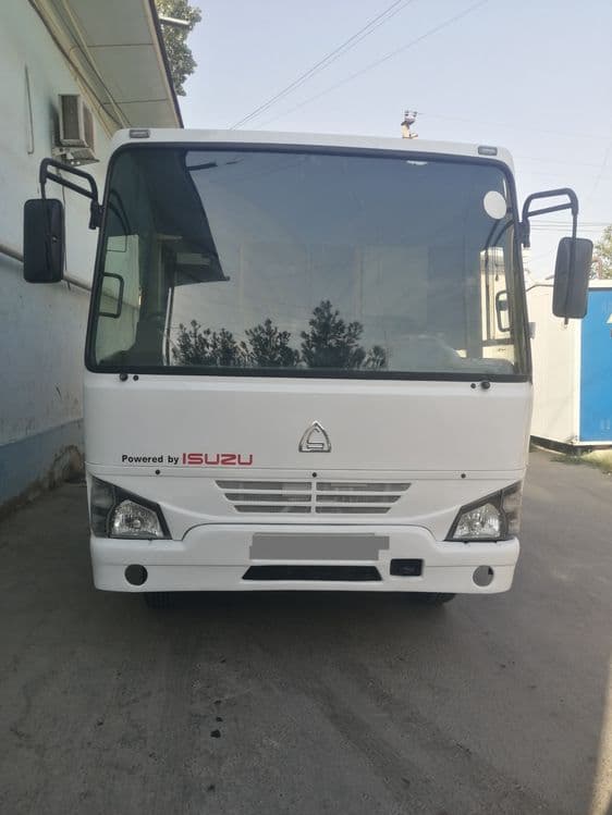 Isuzu Avtobus NP37 — 2