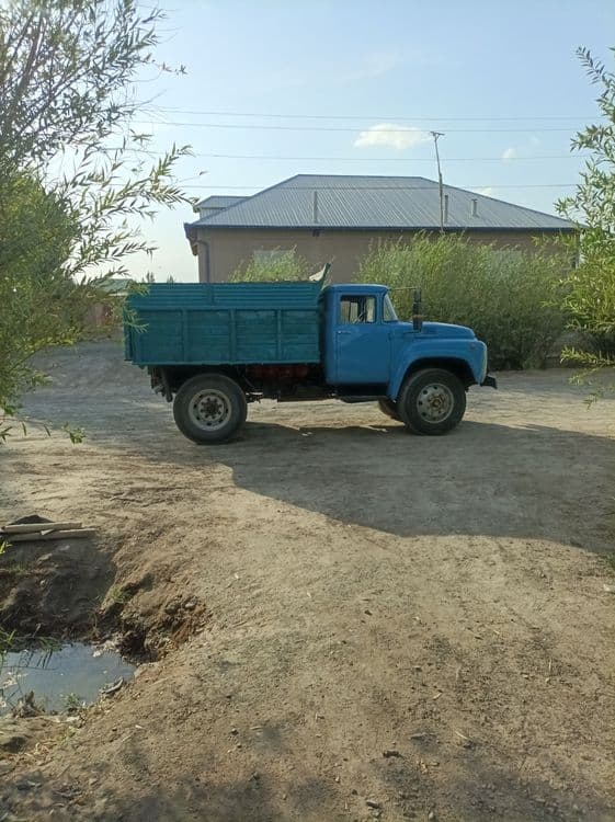 Zil sotiladi 1990-yil — 1