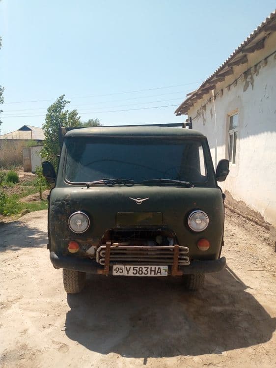 UAZ 3303 gruzovoy — 1