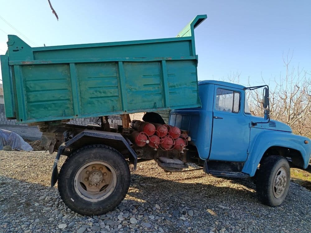 Zil Samosval MMZ 555 — 2