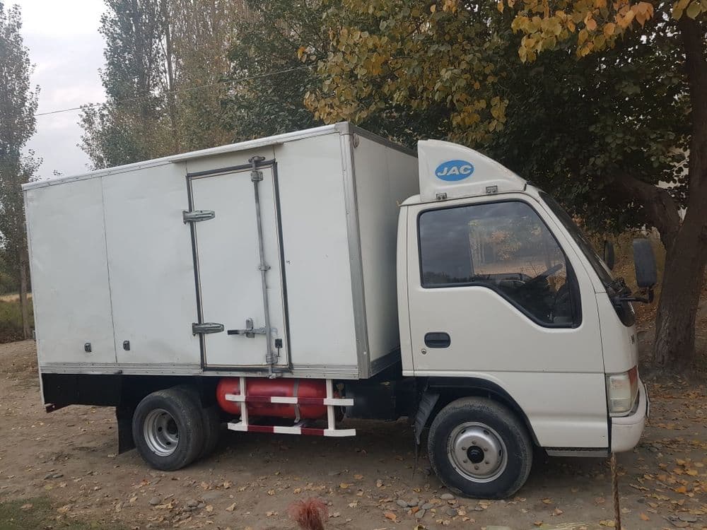 JAC bortli avtomabil — 2