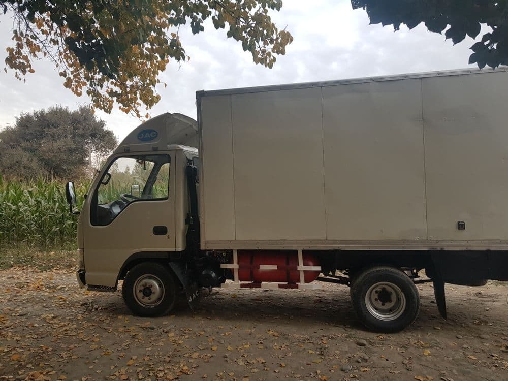 JAC bortli avtomabil — 4