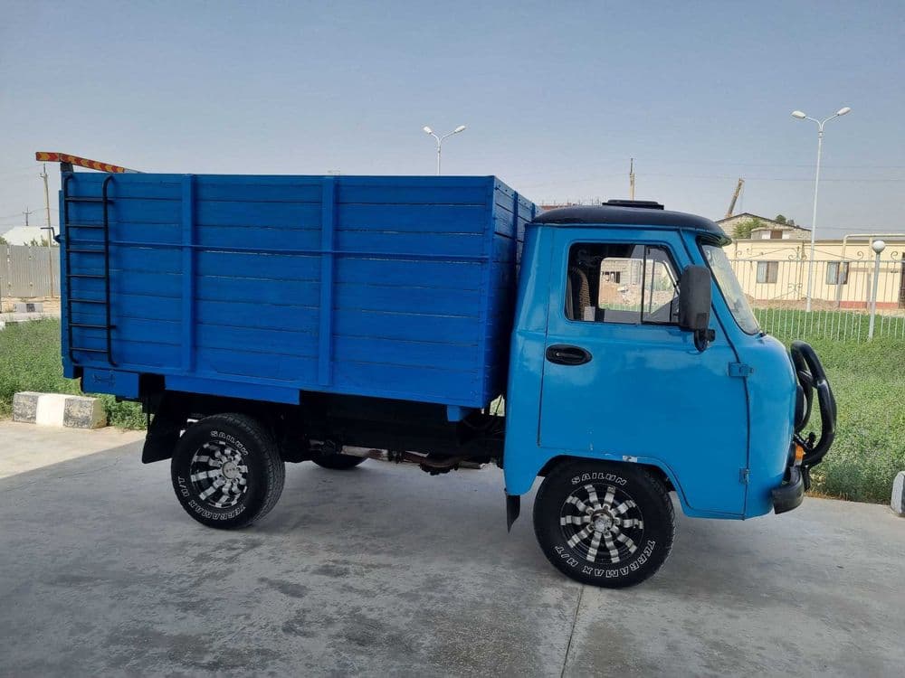 Автомашина УАЗ-3303 — 1