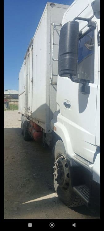 HOWA sinotruk V5 furgon — 4