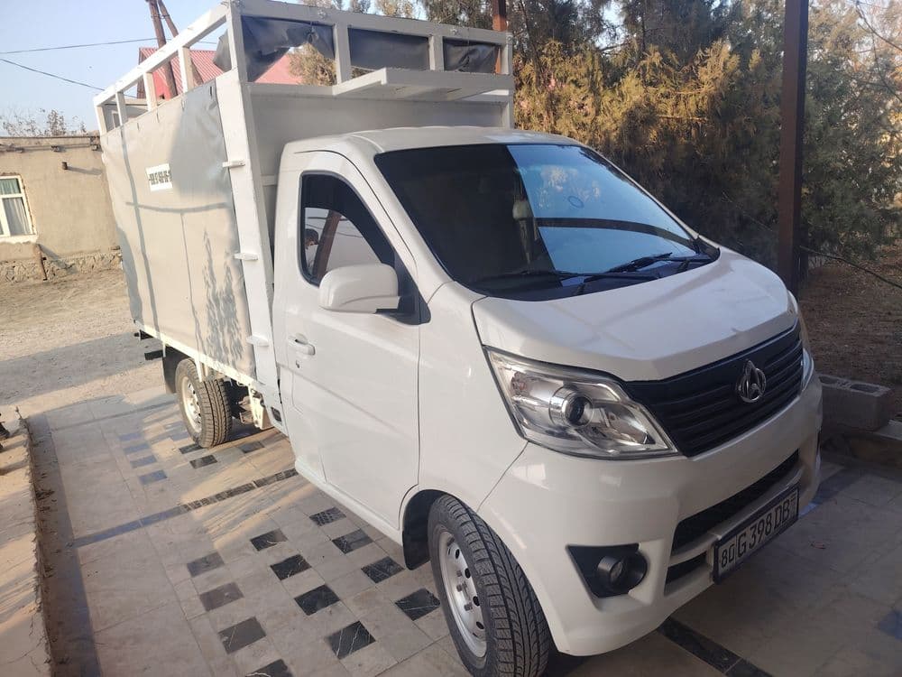 Changan bortli yuk avtomobil — 1