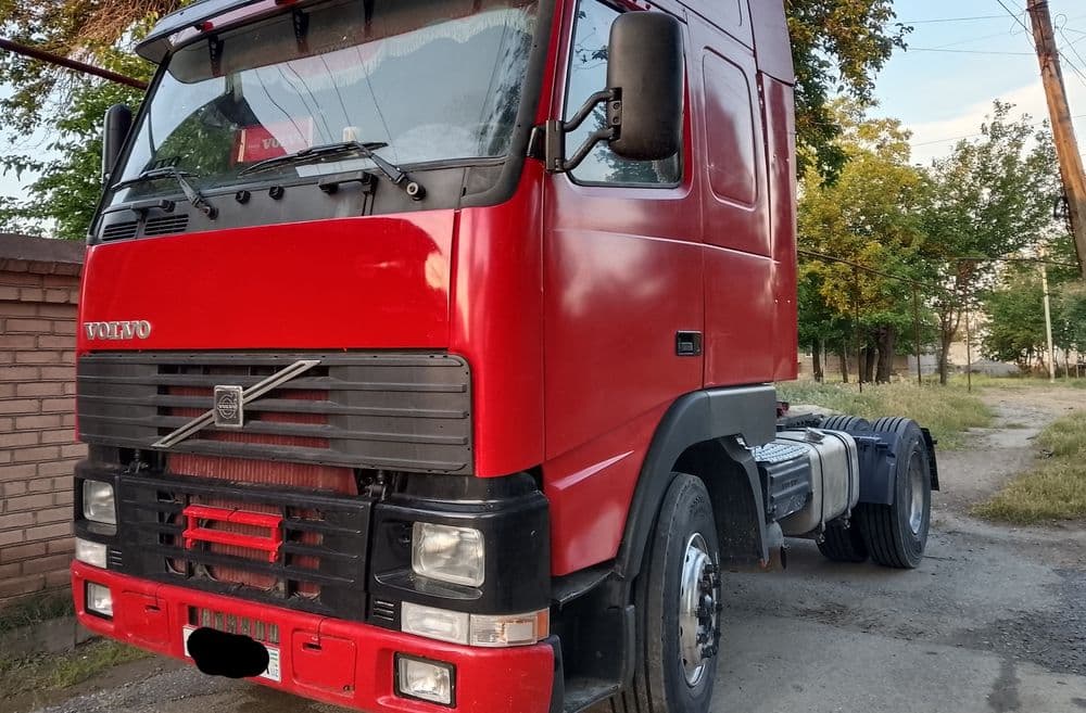 Volvo тягач фура
