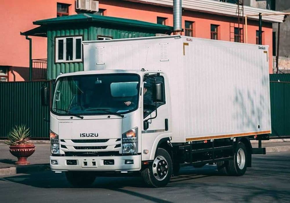 Isuzu 3.5 T furgon — 1