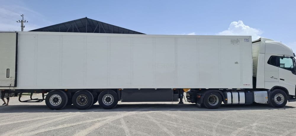 VOLVO EURO 6 + SCHMITZ CARGOBULL SL400 Прицеп Сотилади 
 Volvo: 2016 й — 5