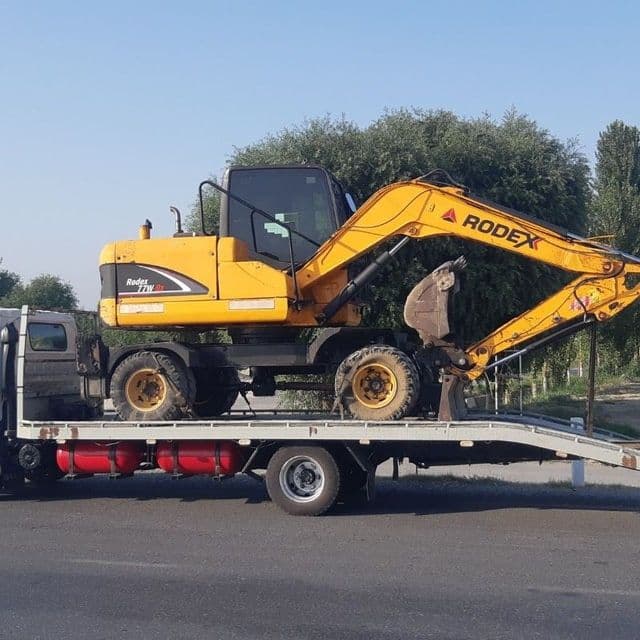Isuzu evakuatori yaxshi xolatda mator karop senji — 2