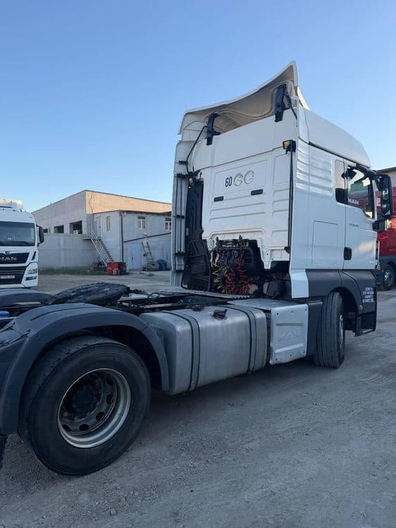 MAN TGX 18.460 EURO 6 Тягач Сотилади — 1