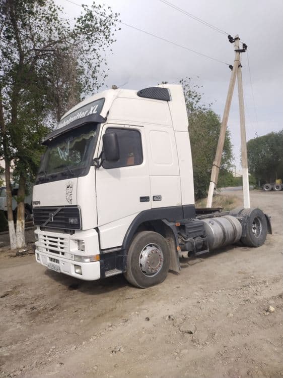 Тягач сотлади VOLVO FH12 — 2