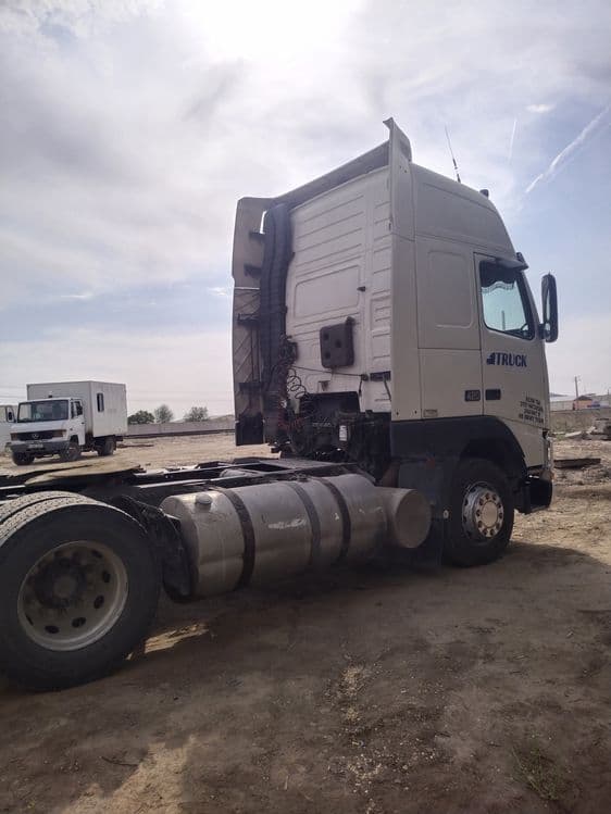 Тягач сотлади VOLVO FH12 — 4